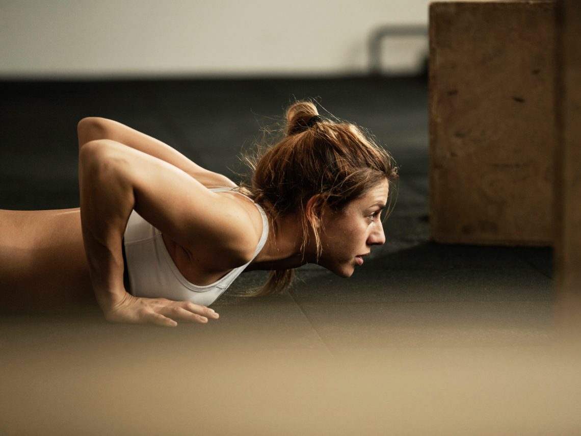 Burpees to jedno z najlepszych ćwiczeń w świecie fitness. Podejmij wyzwanie!