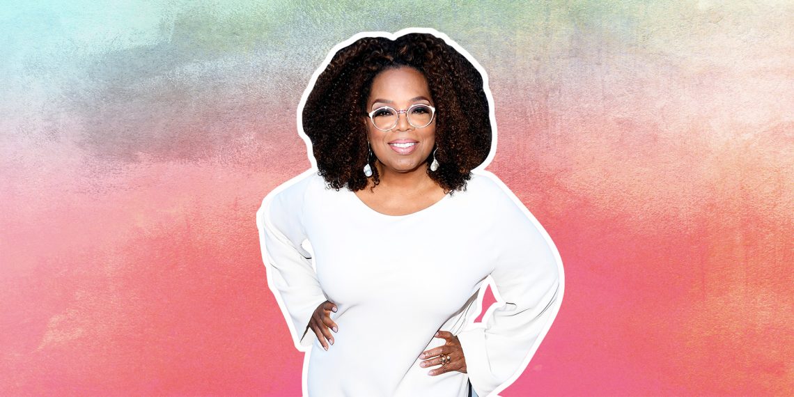Tekst o życiu, karierze i działalności Oprah Winfrey. Na zdjęciu: Kobieta w okularach i białej sukience - HelloZdrowie