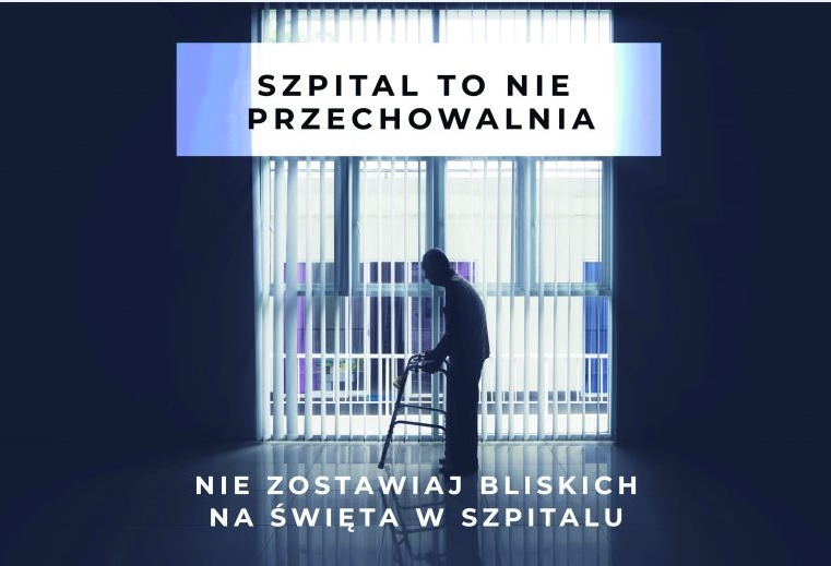 Tekst o kampanii przeciw zostawianiu seniorów w szpitalach. Na zdjęciu: Mężczyzna stojący w pokoju z chodzikiem - HelloZdrowie