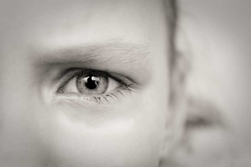 oko dziecka chorego na retinopatię