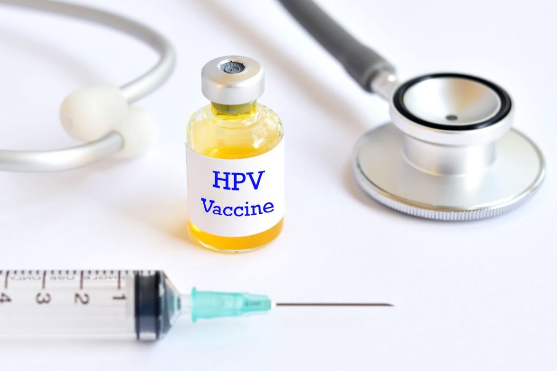 igła i pojemnik ze szczepionką przeciw wirusowi HPV