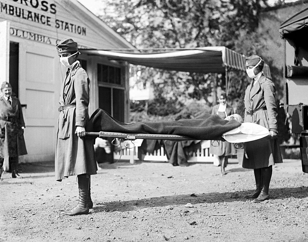 Archiwalne zdjęcie z czasów pandemii hiszpanki/Underwood Archives/Getty Images