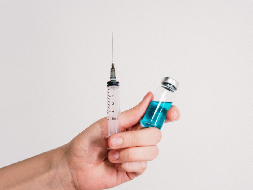 Szczepionka Pfizer i BioNTech na COVID-19 nie dla alergików. U dwóch zaszczepionych osób pojawiła się reakcja alergiczna