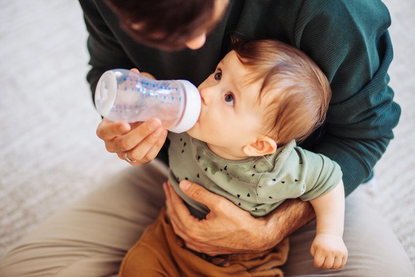 Dlaczego lepiej używać szklanej butelki dla dzieci zamiast plastikowej? Wyjaśnia chemiczka Sylwia Panek