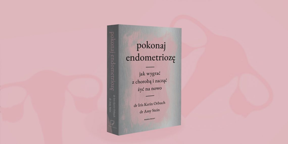 Tekst o książce pomagającej zrozumieć endometriozę i leczenie. Na zdjęciu: Książka na różowym tle - HelloZdrowie