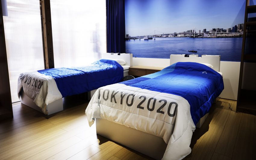 Tekturowe łóżka w wiosce olimpijskiej. Mają zapobiegać współżyciu?