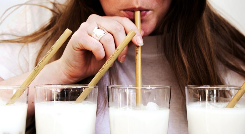 Czy mleko bez laktozy jest zdrowsze? Odpowiada dietetyczka