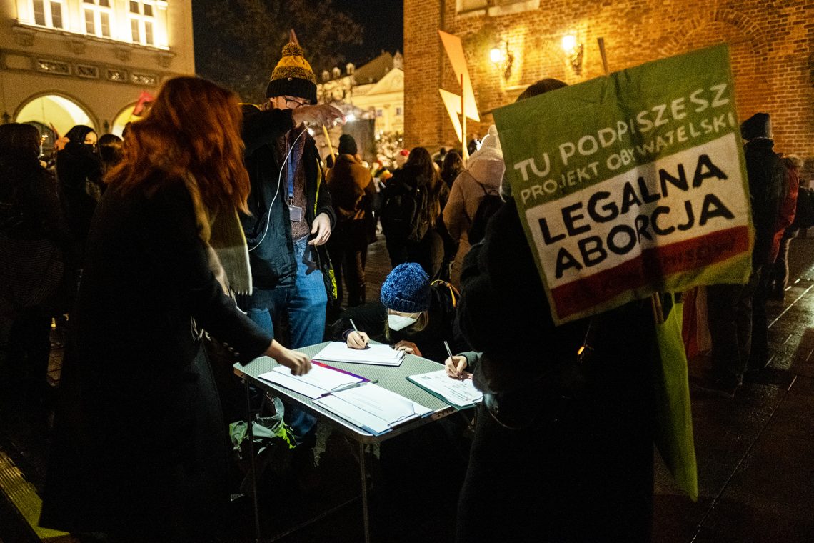 Polki i Polacy chcą liberalizacji prawa aborcyjnego. Tak wynika z najnowszego sondażu