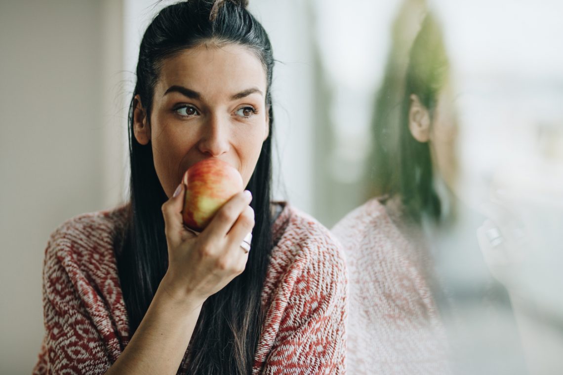 Meczą cię wzdęcia, gazy, zaparcia? „Zadbaj o aktywację MMC!” / istock