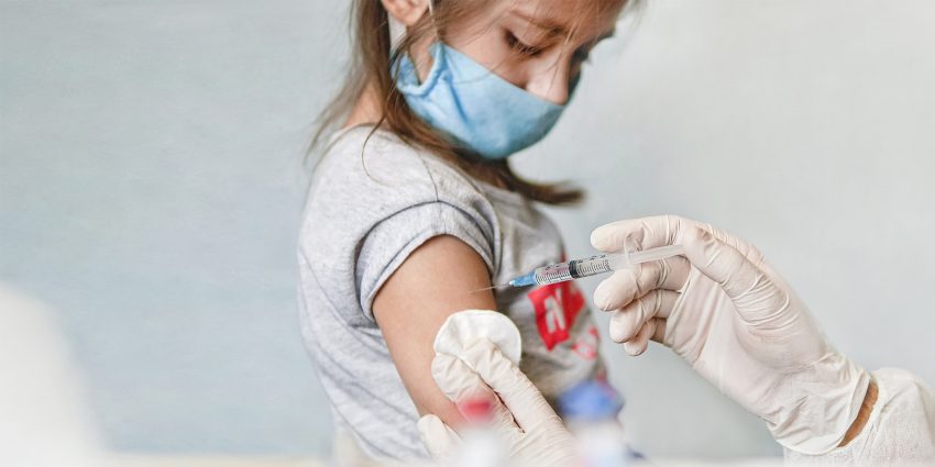 Dziecko dostaje szczepionkę