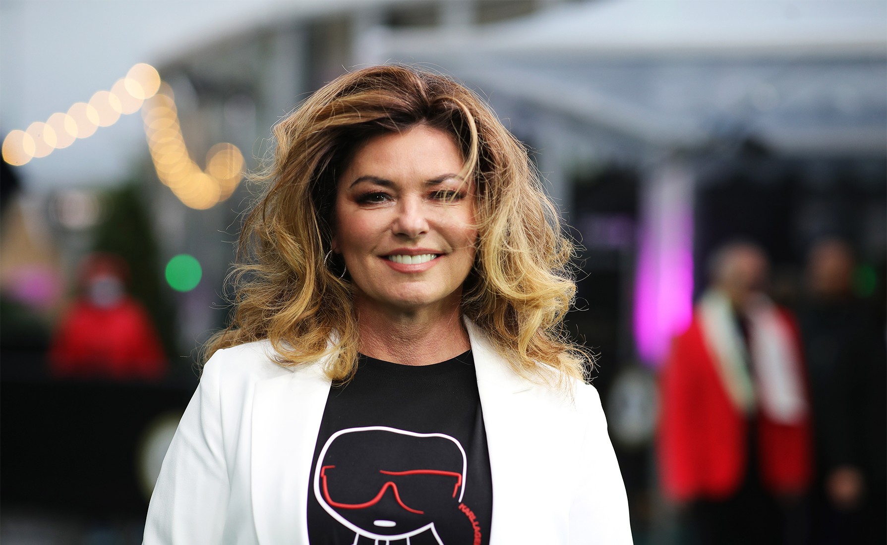 57-letnia Shania Twain o pozowaniu nago: „Nadszedł czas, aby poczuć się  dobrze we własnym ciele i zrzucić tę skórę niepewności” - HelloZdrowie