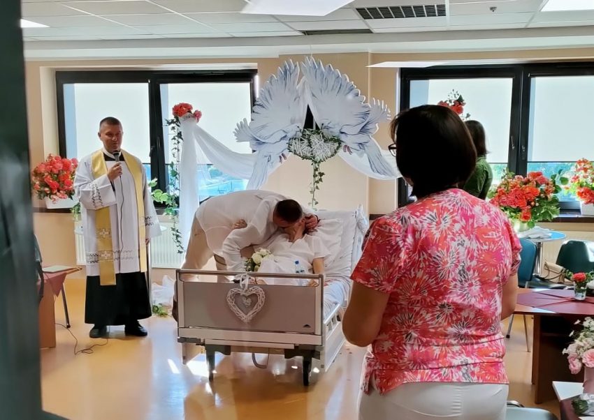Pacjentka szpitala onkologicznego w Gliwicach wzięła ślub na szpitalnym łóżku