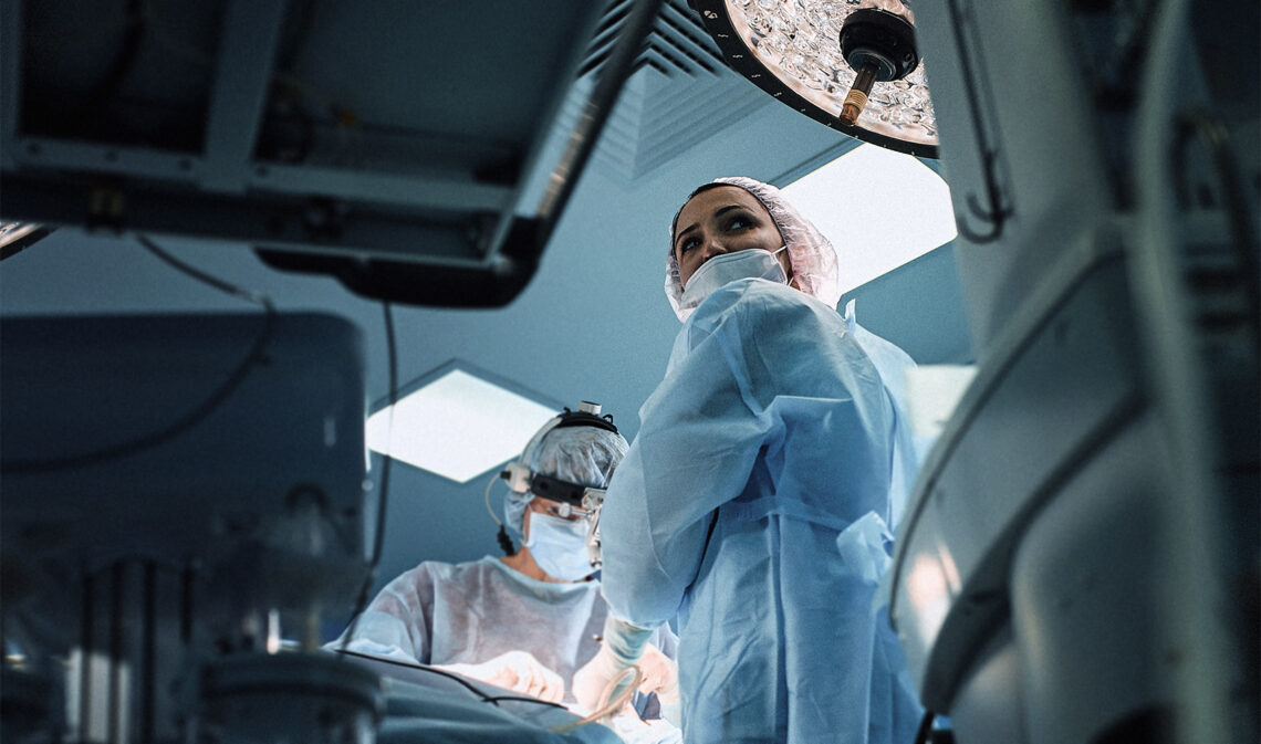 Naukowcy odkryli, że przeszczepianie pęcherza moczowego jest możliwe - na zdjęciu lekarze w trakcie operacji HelloZdrowie