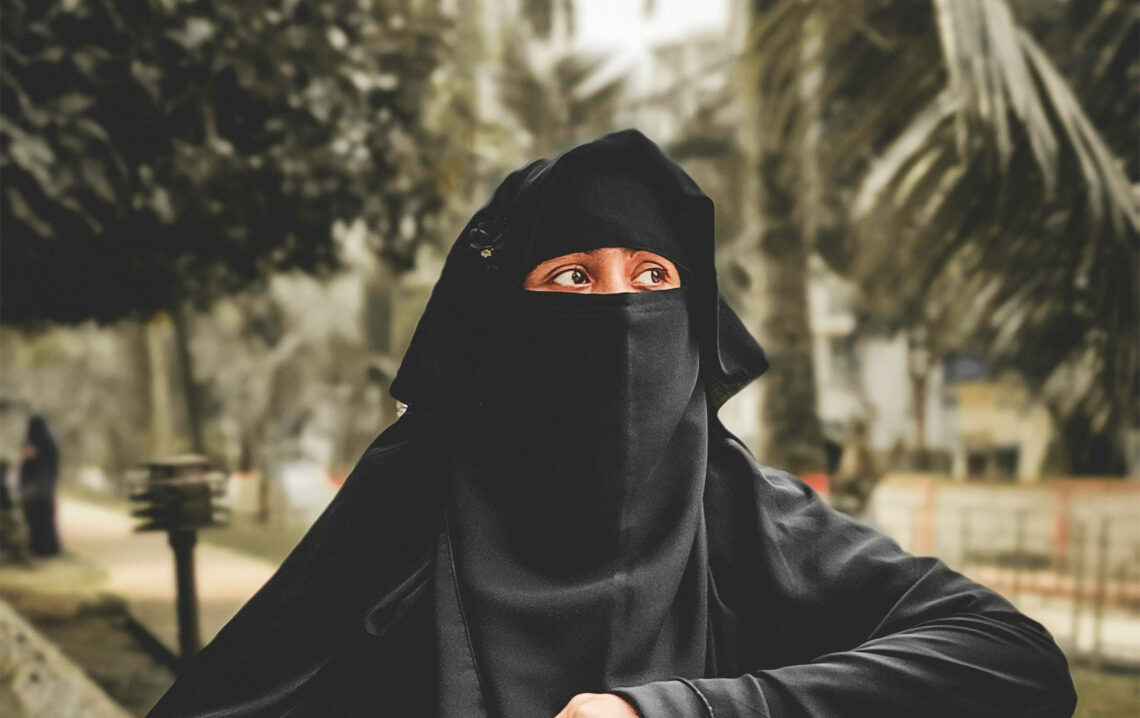 Na zdjęciu Saudyjka w hidżabie- Hello Zdrowie