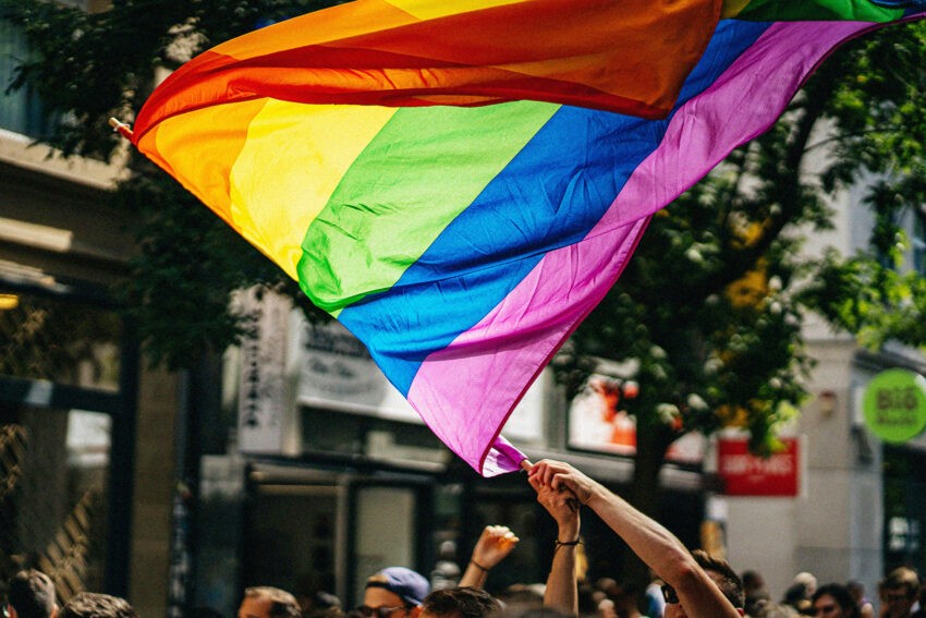Na zdjęciu flaga LGBT\ źródło: Hello Zdrowie