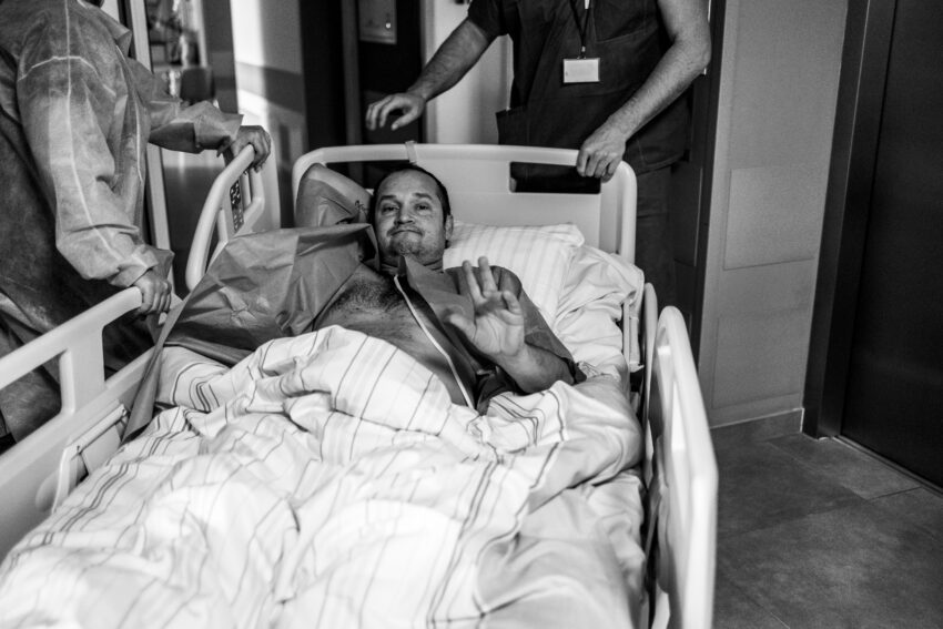 Mąż Anny Hernik, Janek, na szpitalnym łóżku /fot. Anna Hernik