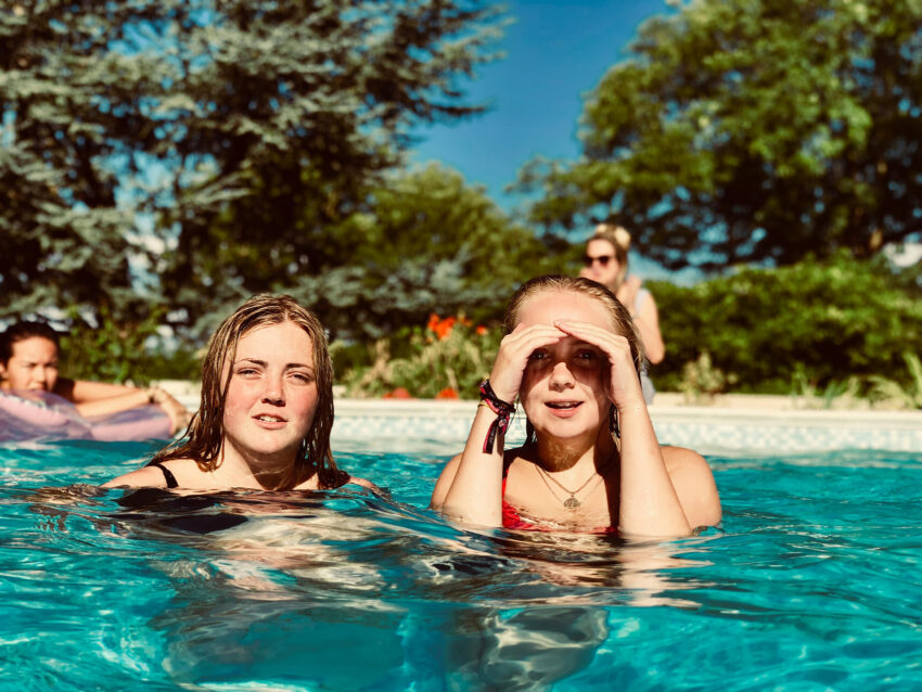 Dziewczynki w basenie- Hello Zdrowie