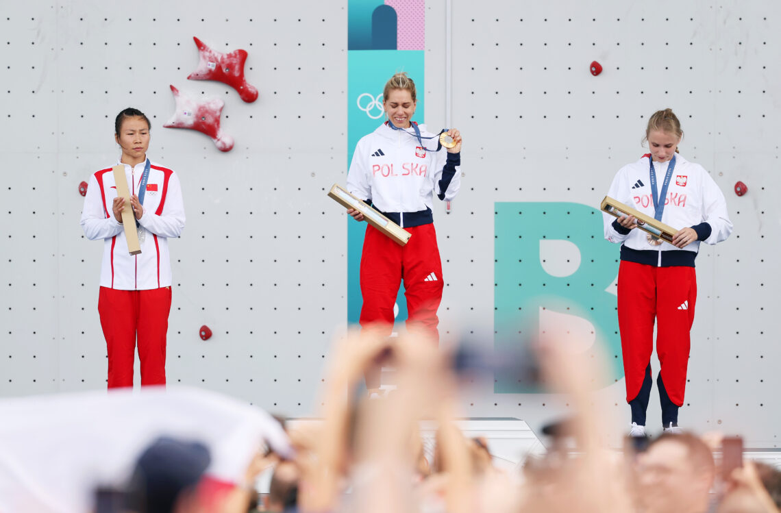 Aleksandra Mirosław, Lijuan Deng i Aleksandra Kałucka na podium