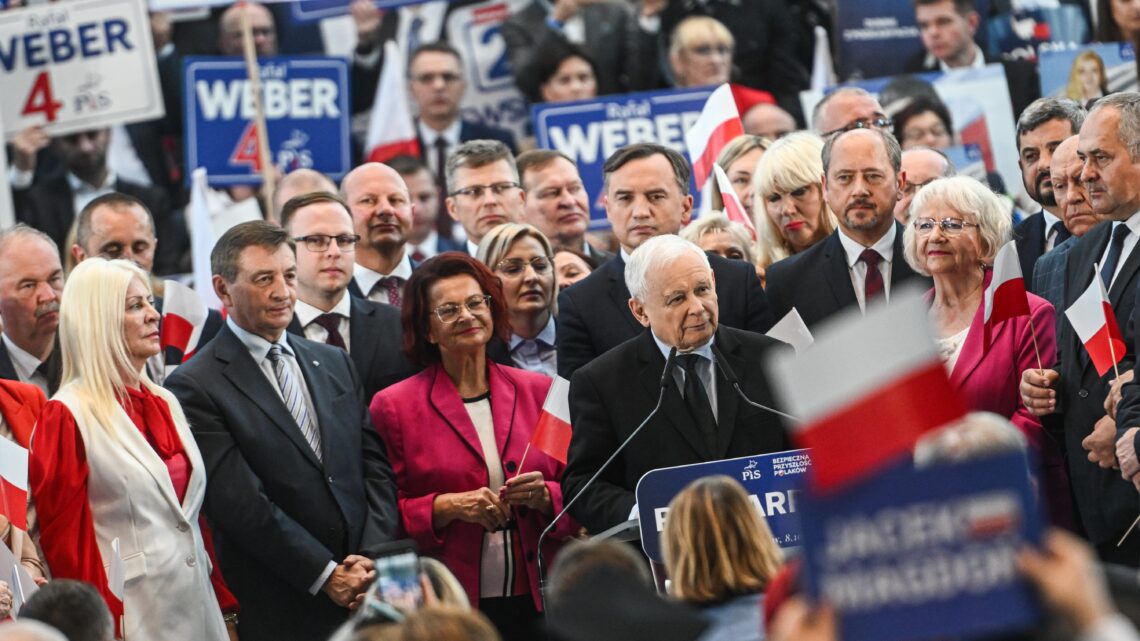 Jarosław Kaczyński, wygłasza przemówienie podczas konwencji kampanii w G2A Arena 8 października 2023 r. w Rzeszowie- Hello Zdrowie