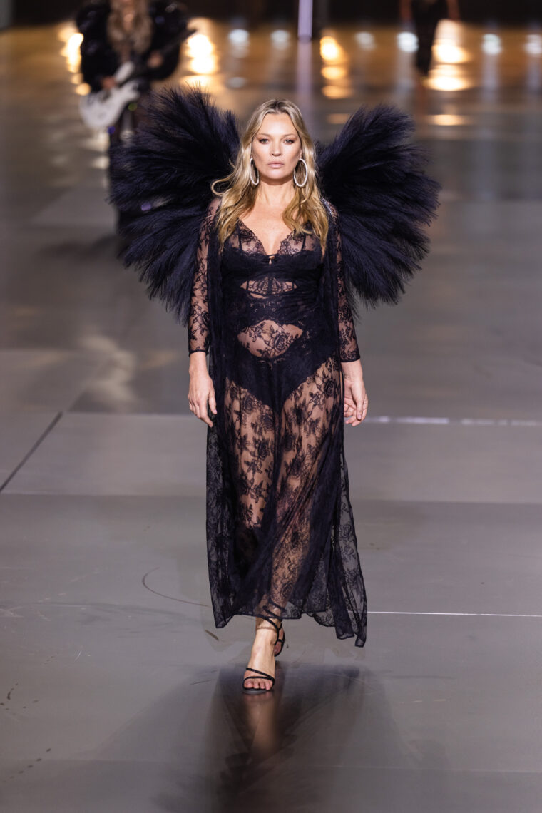 50-letnia Kate Moss na wybiegu Victoria's Secret Fashion Show 2024