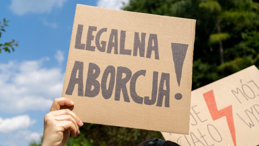 Transparent z protestu z napisem: "Legalna aborcja"- Hello Zdrowie